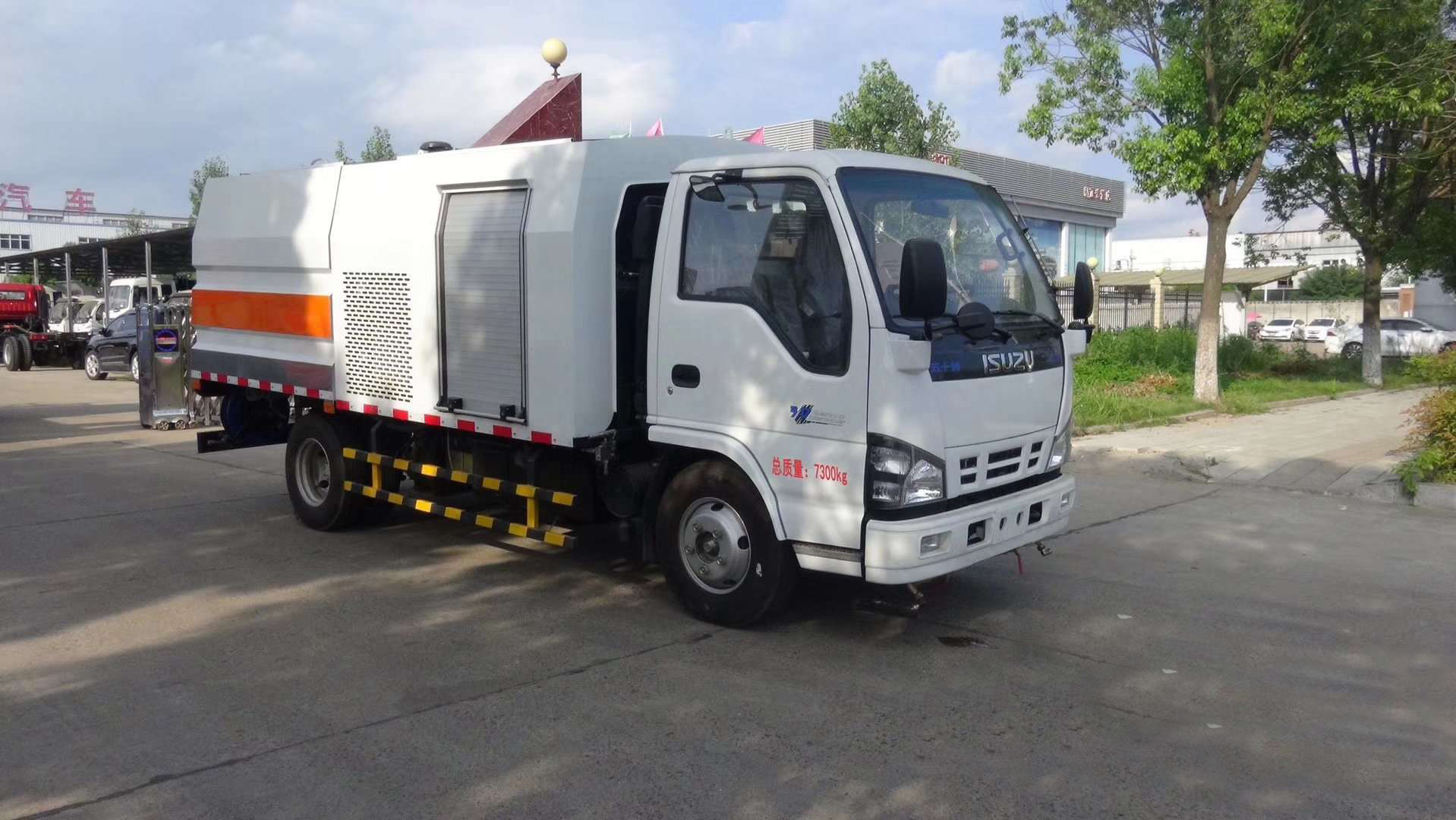 4方城市護(hù)欄清洗車